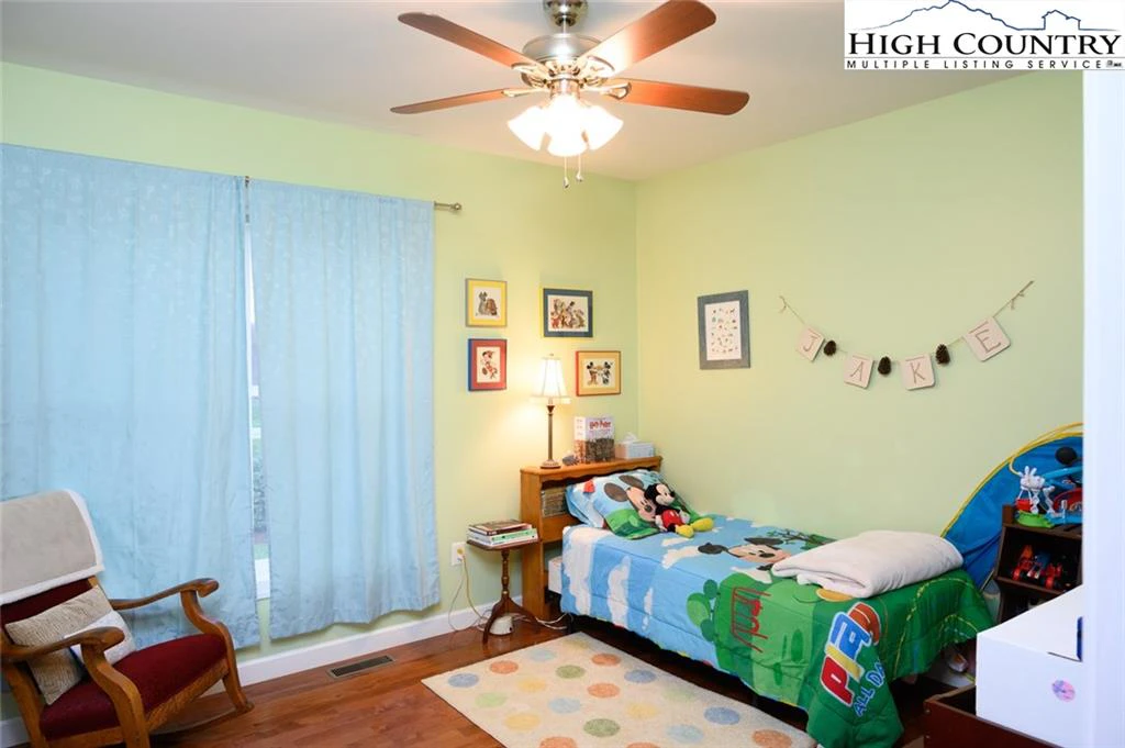 Image number 7 for the current listing