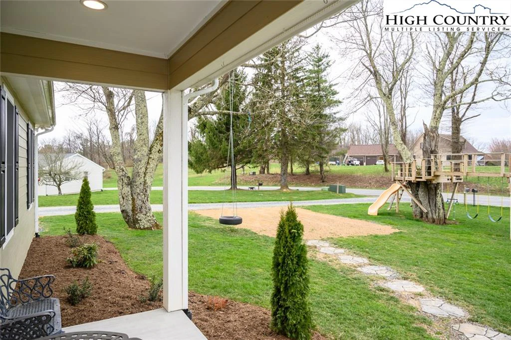 Image number 14 for the current listing