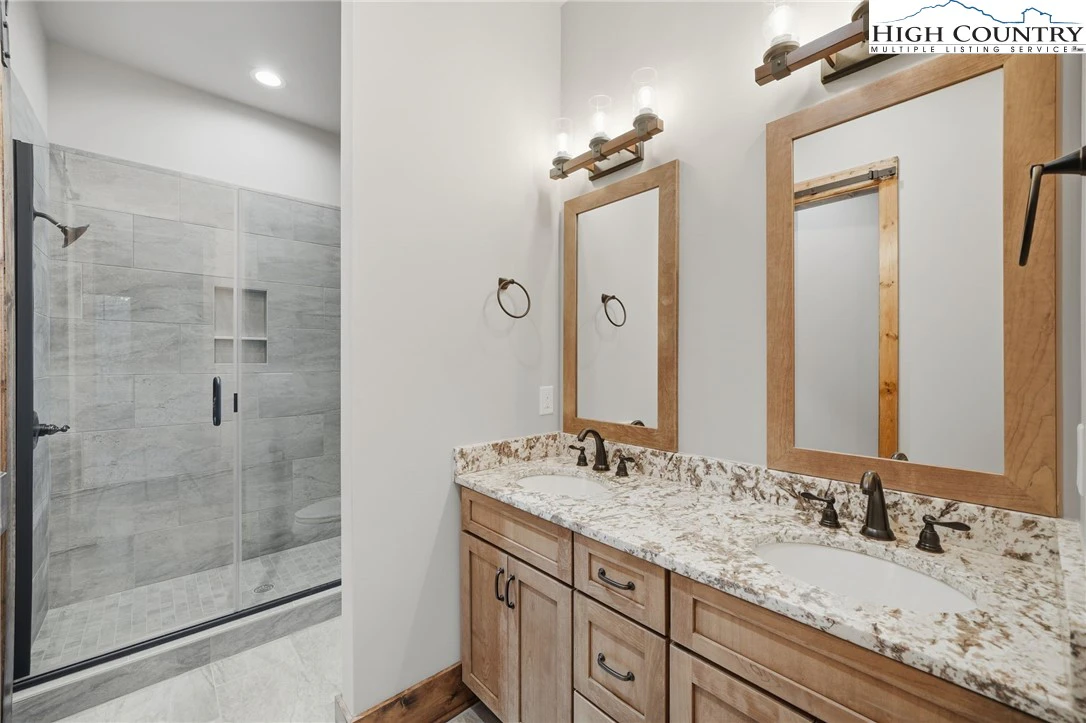 Image number 6 for the current listing