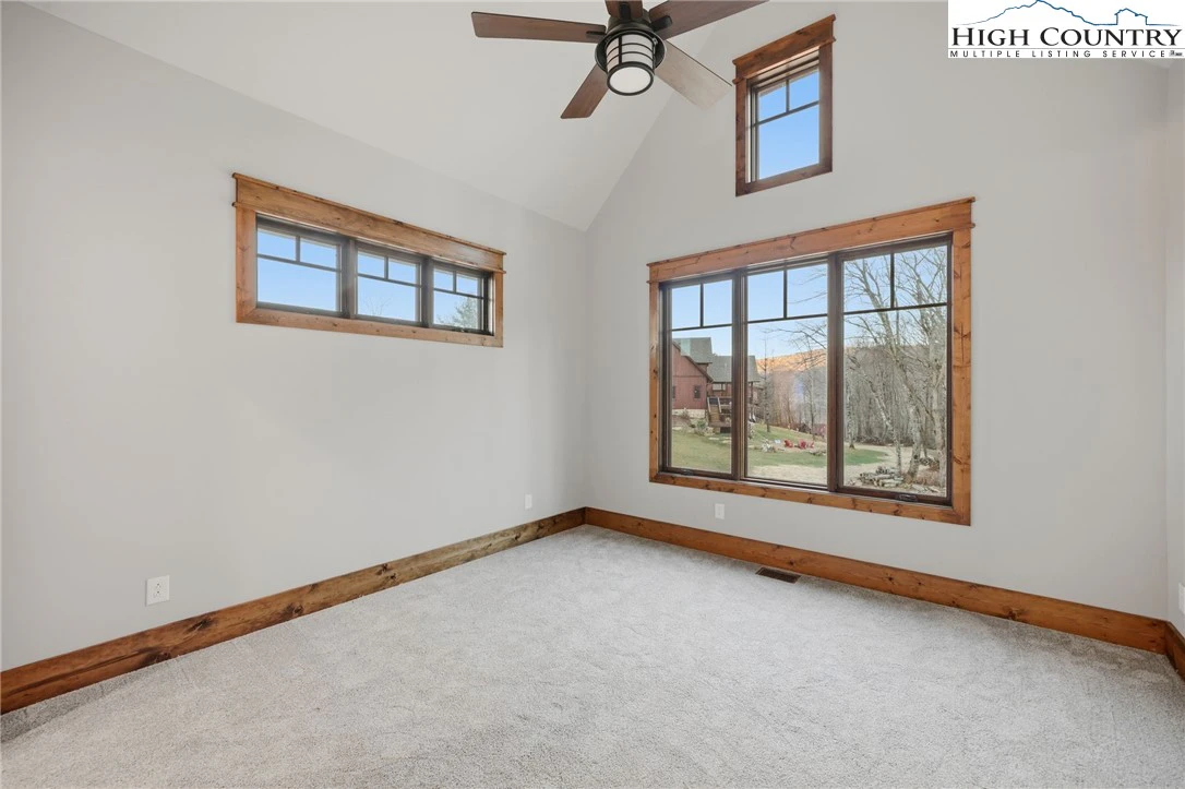 Image number 4 for the current listing