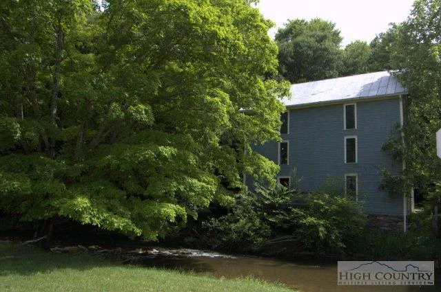 Image number 1 for the current listing