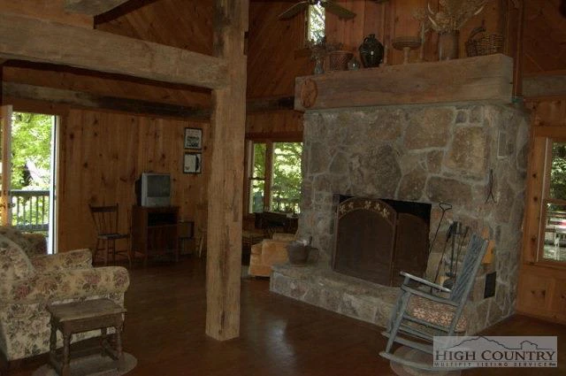Image number 9 for the current listing