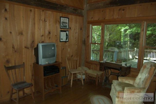 Image number 8 for the current listing