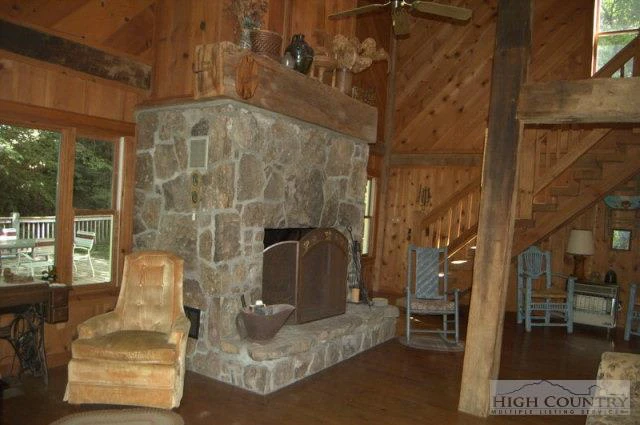 Image number 7 for the current listing