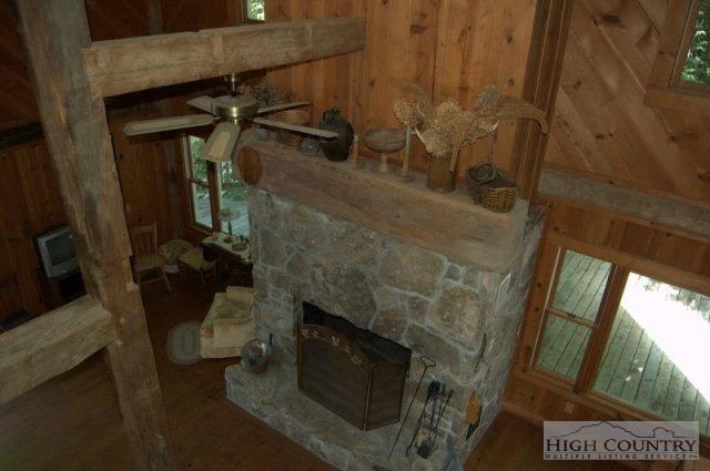 Image number 19 for the current listing