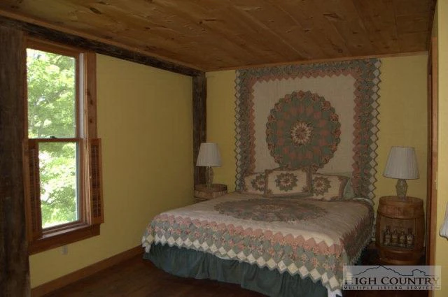Image number 18 for the current listing