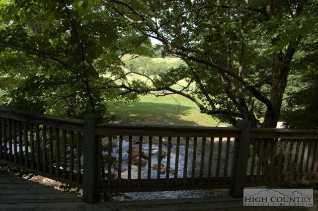 Image number 14 for the current listing