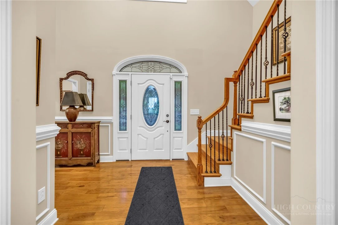 Image number 14 for the current listing