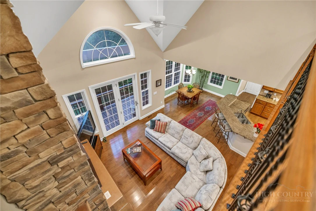 Image number 3 for the current listing