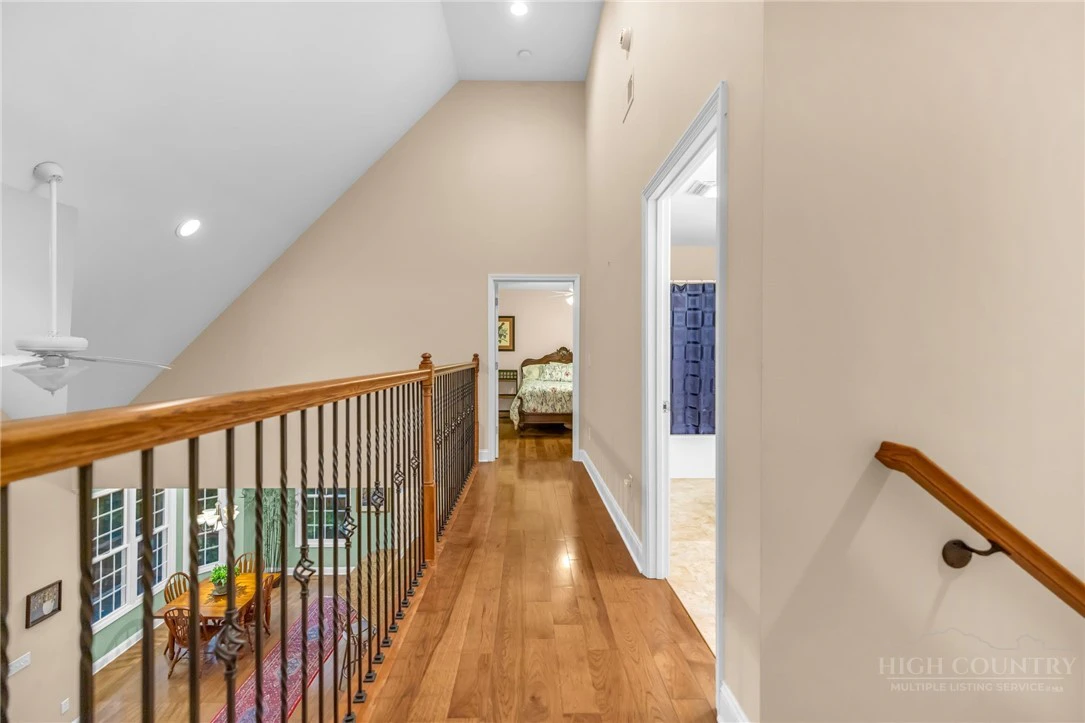 Image number 4 for the current listing