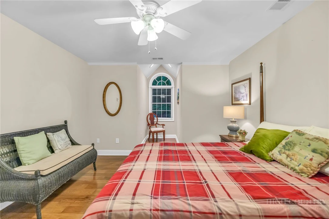 Image number 5 for the current listing