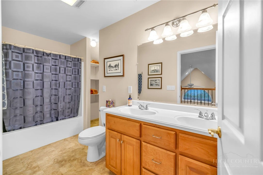 Image number 7 for the current listing