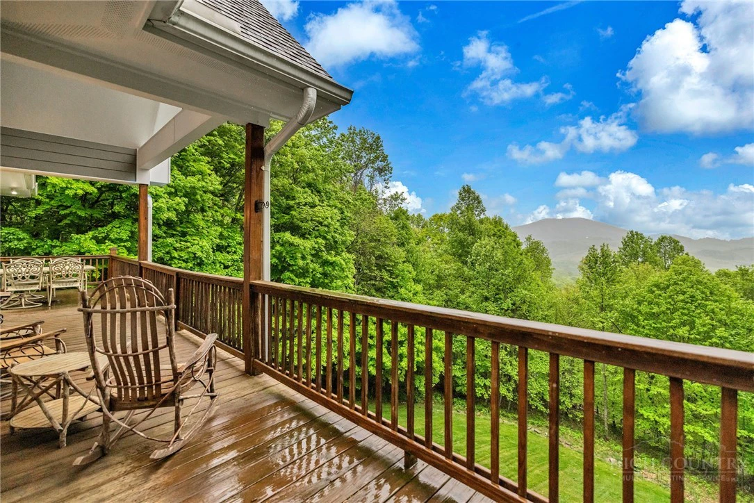 Image number 9 for the current listing