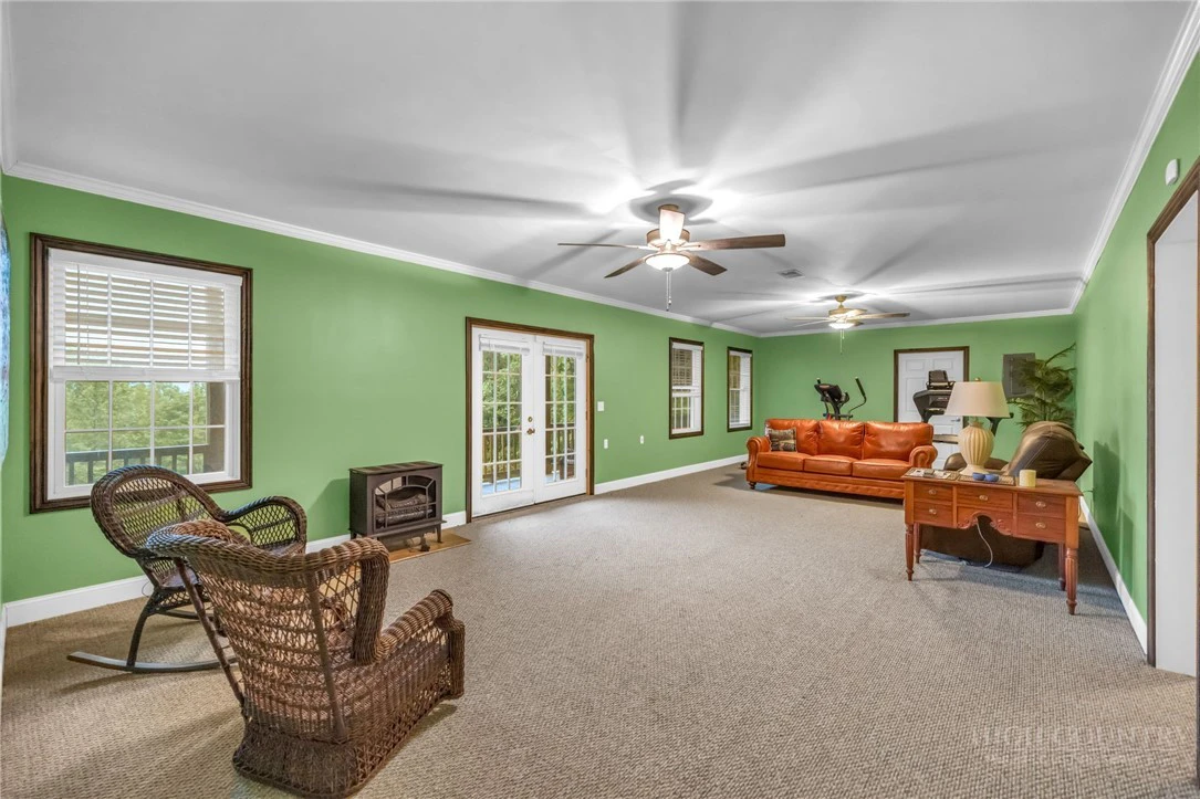 Image number 15 for the current listing