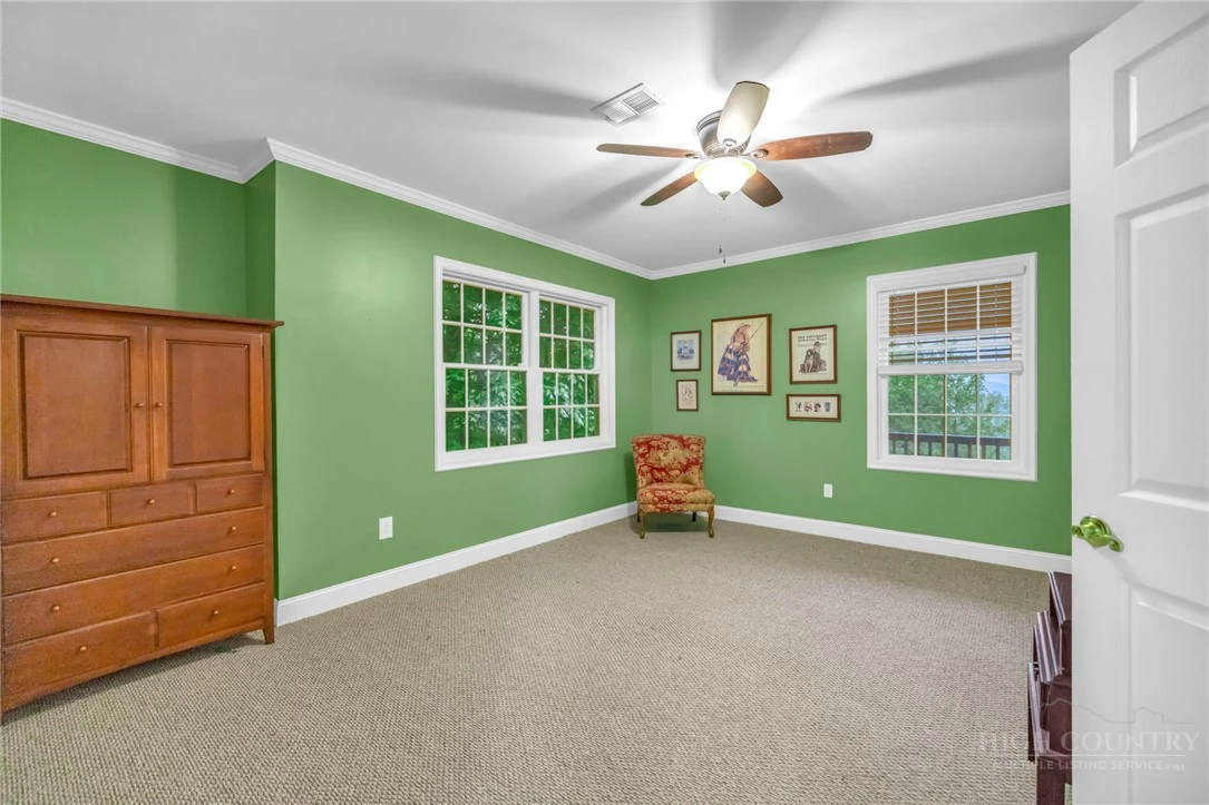 Image number 16 for the current listing