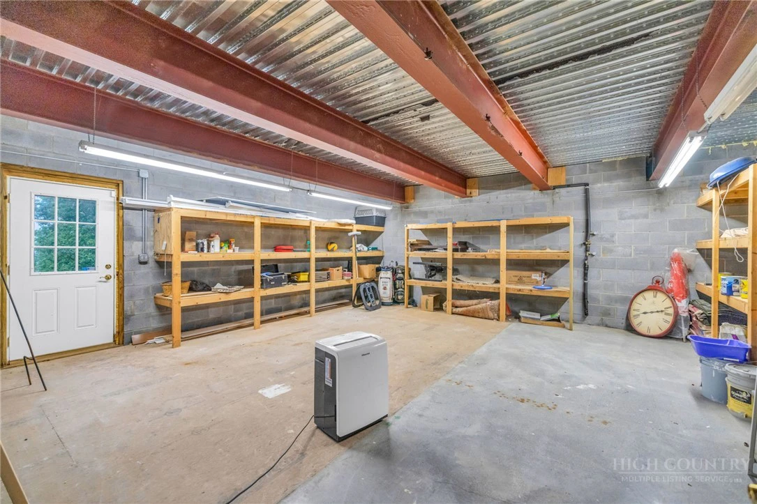 Image number 18 for the current listing