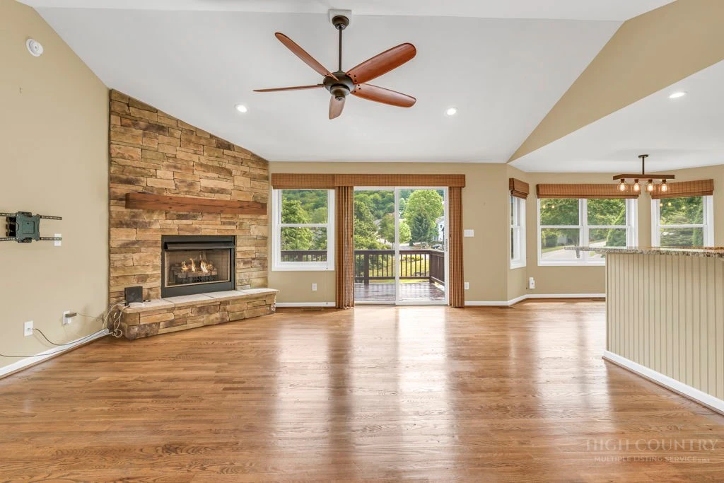 Image number 7 for the current listing