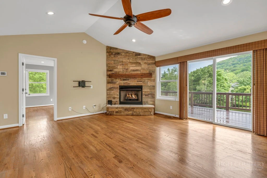 Image number 12 for the current listing