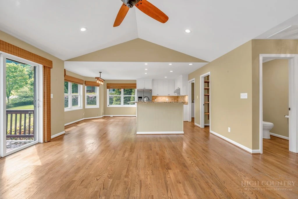 Image number 13 for the current listing