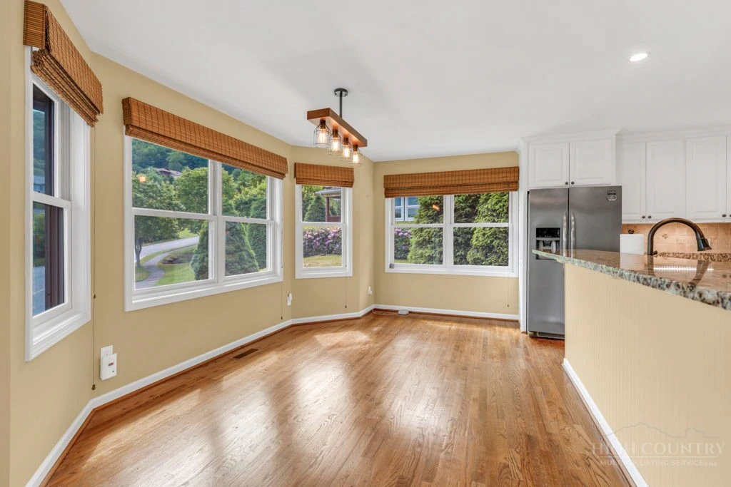 Image number 14 for the current listing