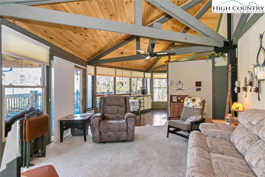 Image number 21 for the current listing