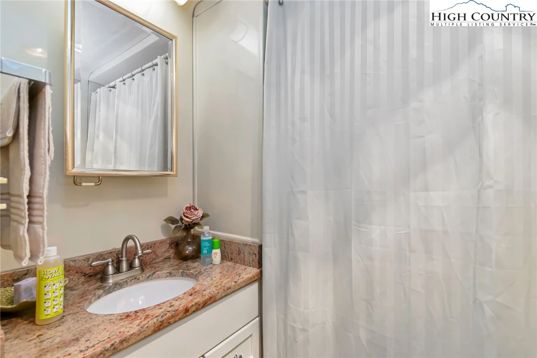Image number 2 for the current listing