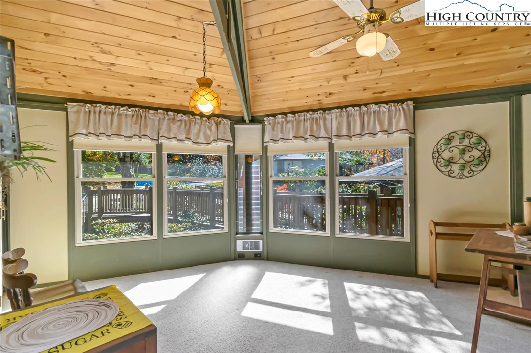 Image number 14 for the current listing