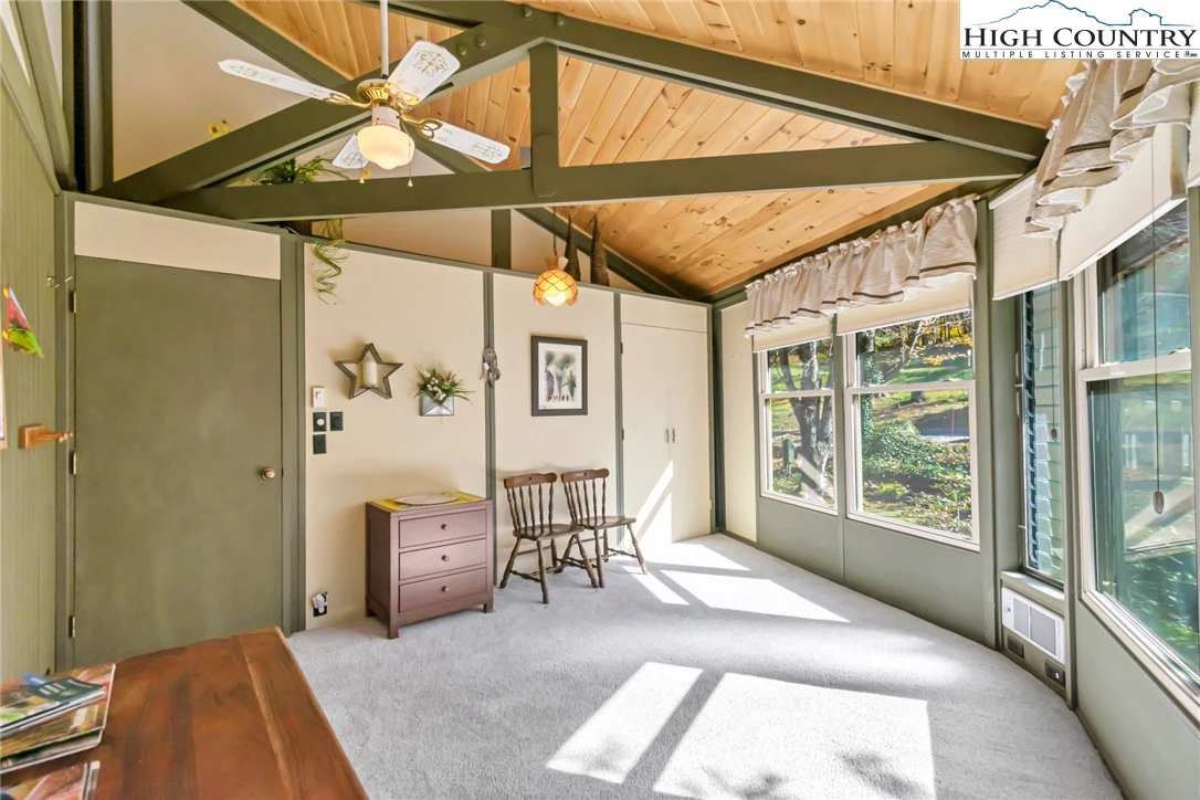 Image number 13 for the current listing