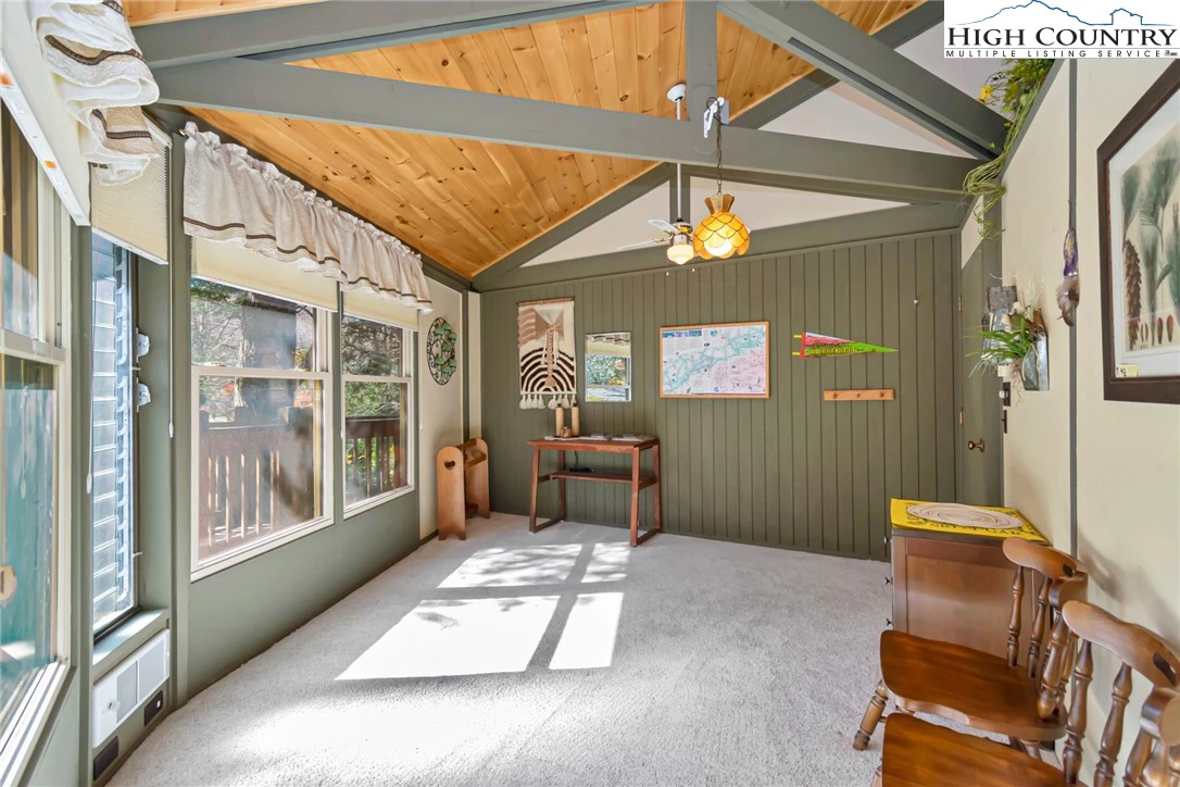 Image number 11 for the current listing