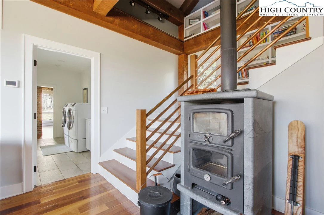 Image number 10 for the current listing