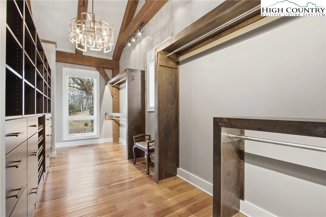 Image number 3 for the current listing