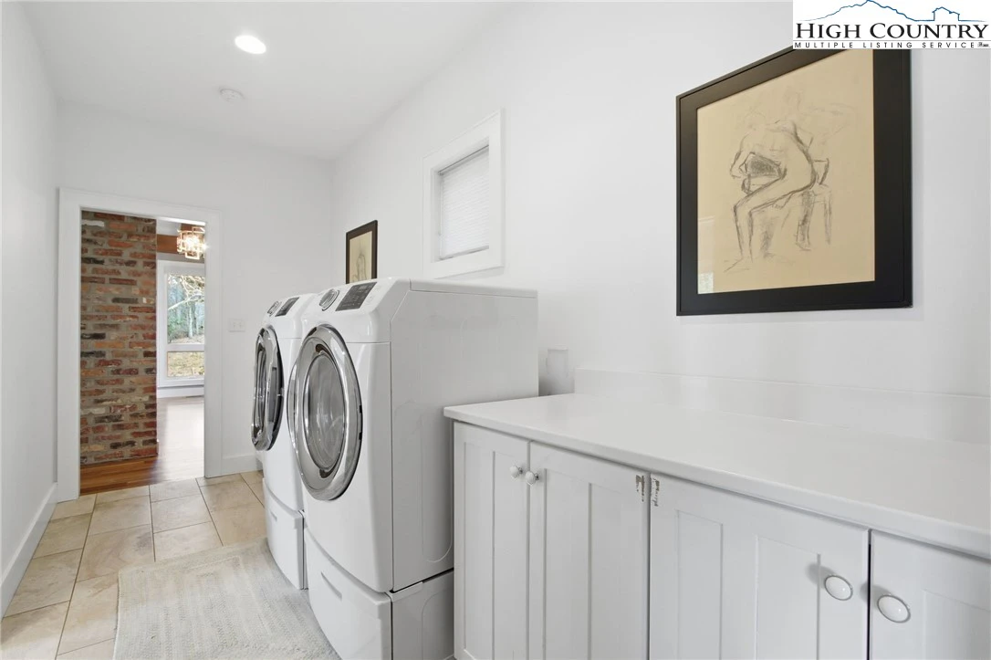 Image number 6 for the current listing