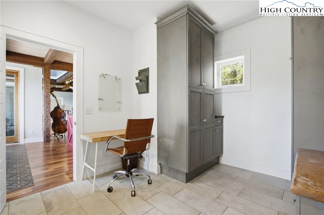 Image number 7 for the current listing