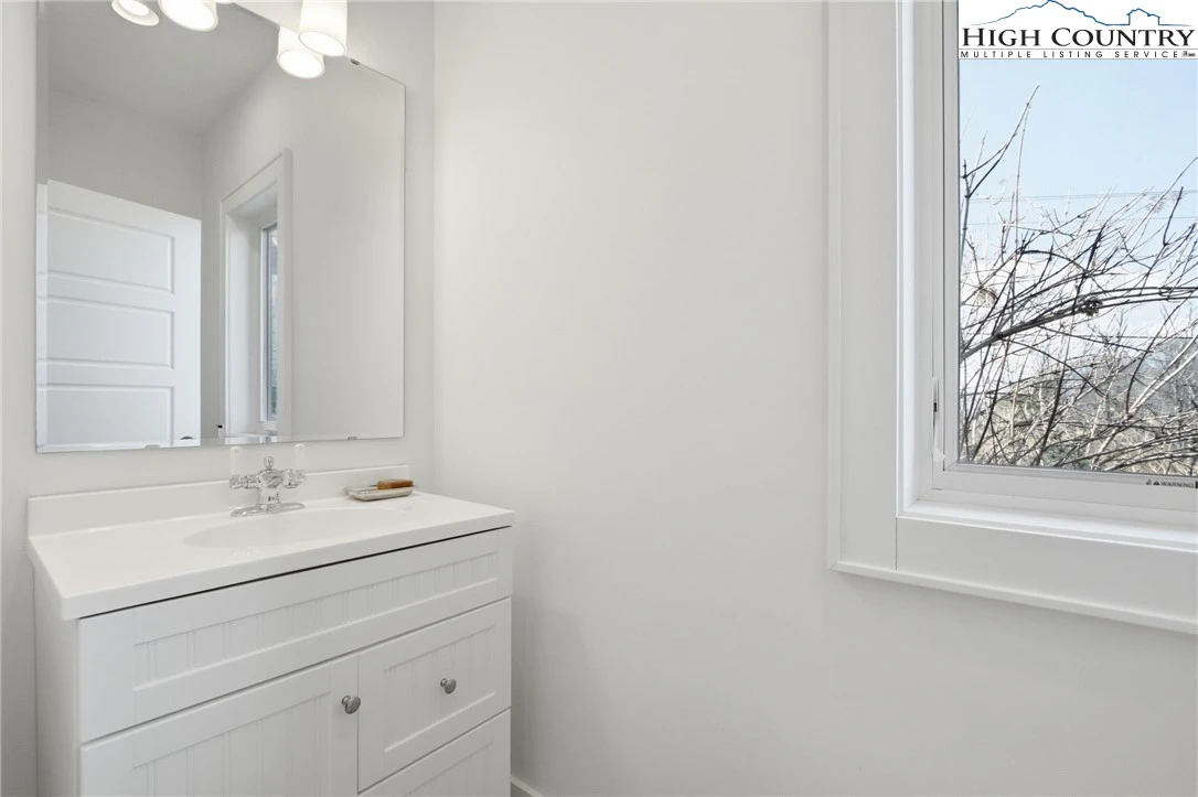 Image number 9 for the current listing
