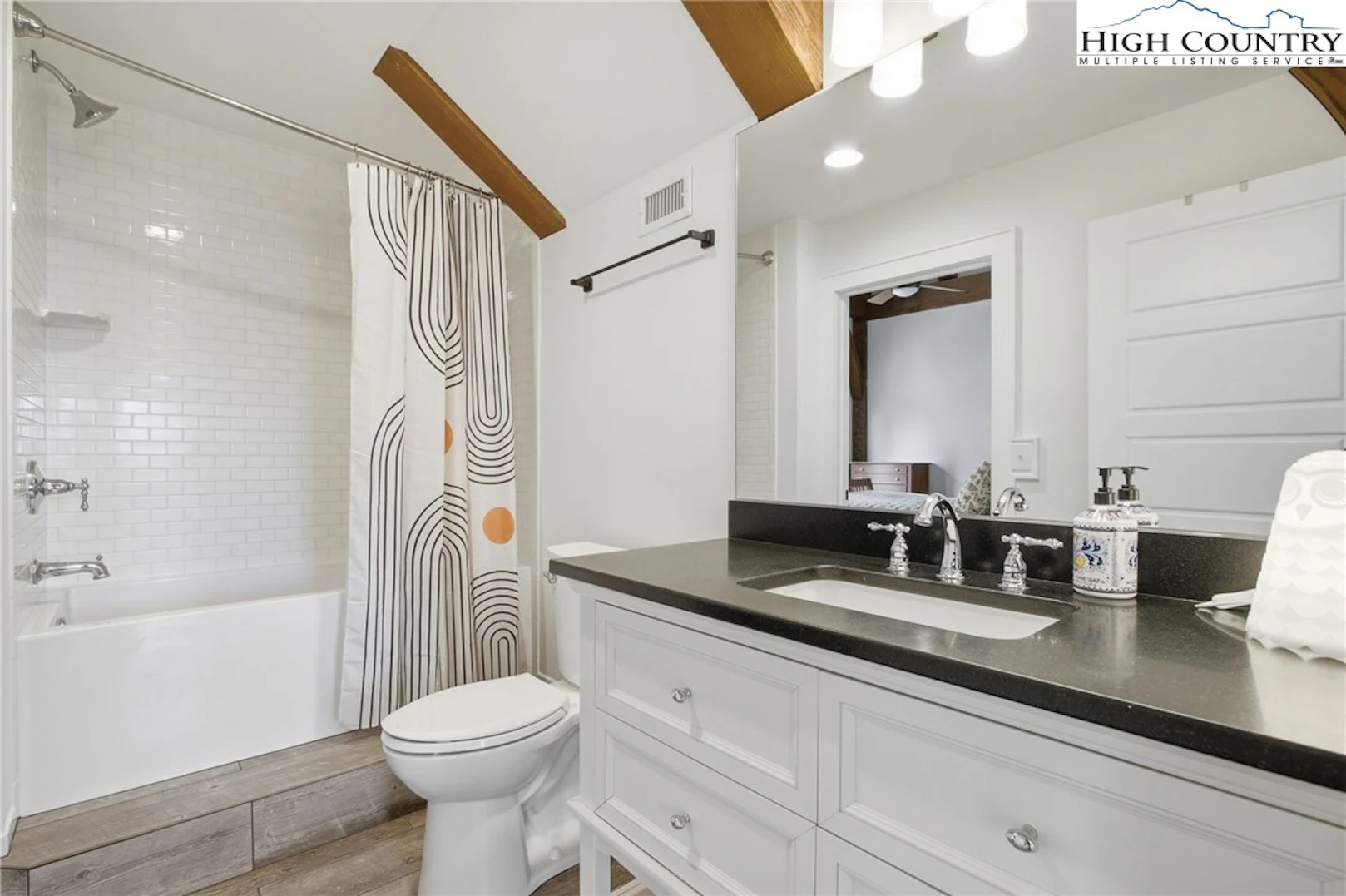 Image number 2 for the current listing