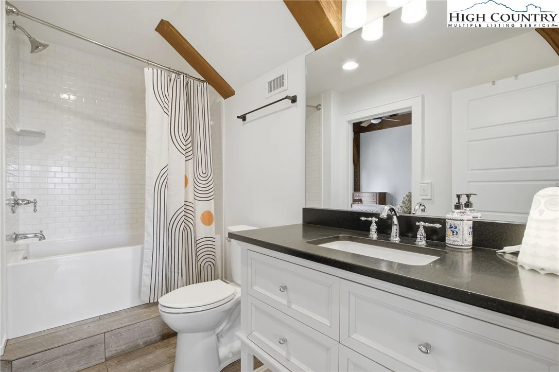 Image number 2 for the current listing