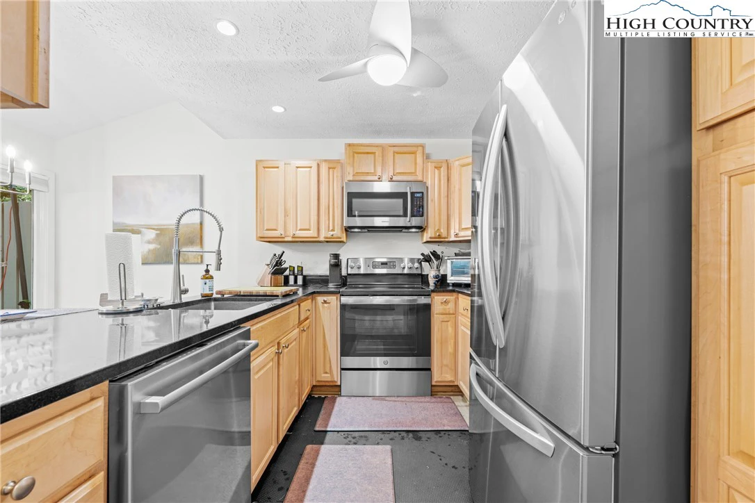 Image number 19 for the current listing