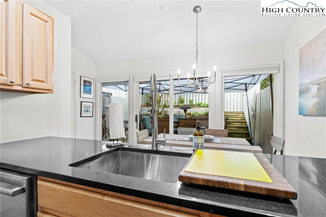 Image number 18 for the current listing