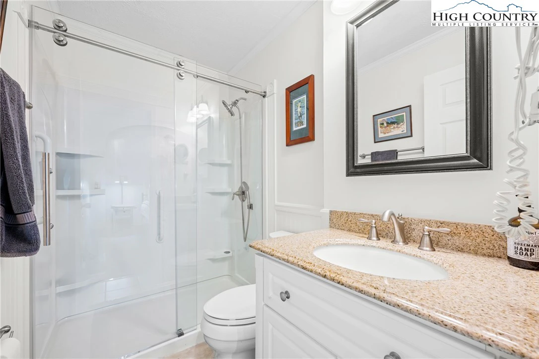 Image number 15 for the current listing