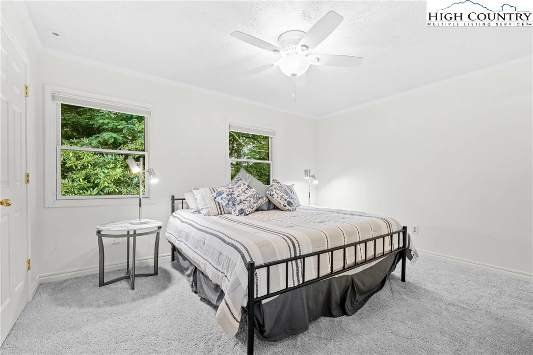 Image number 12 for the current listing