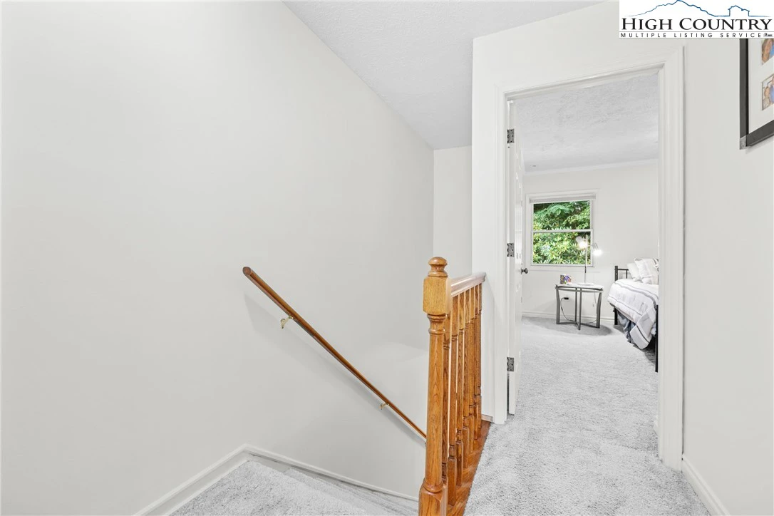 Image number 9 for the current listing
