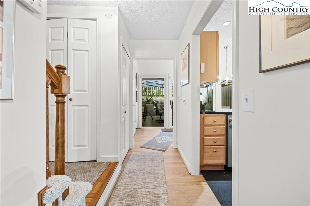 Image number 8 for the current listing