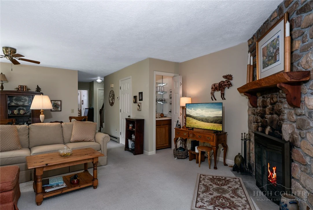 Image number 4 for the current listing