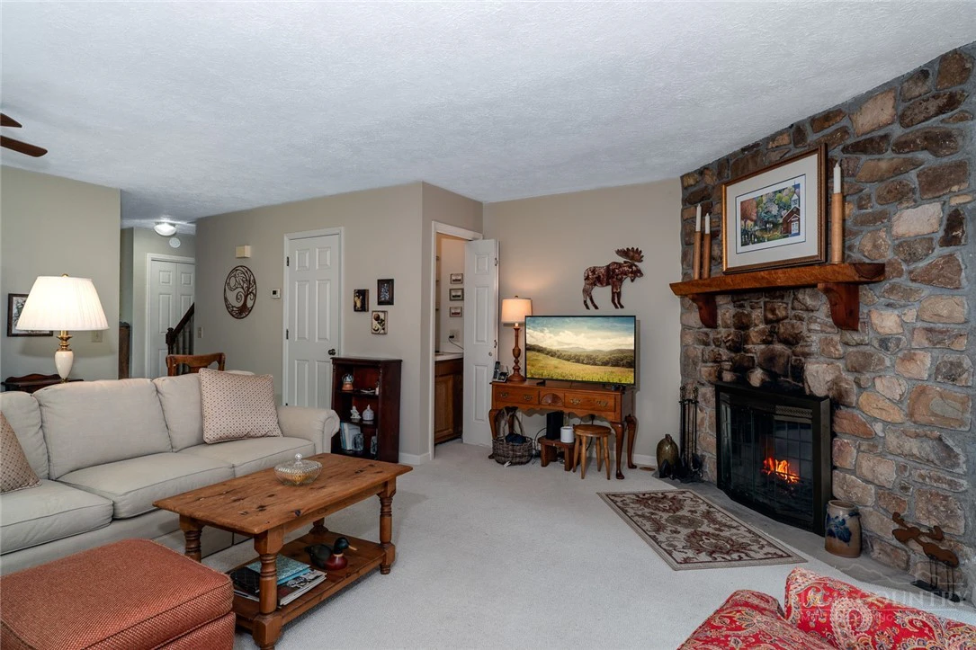 Image number 5 for the current listing