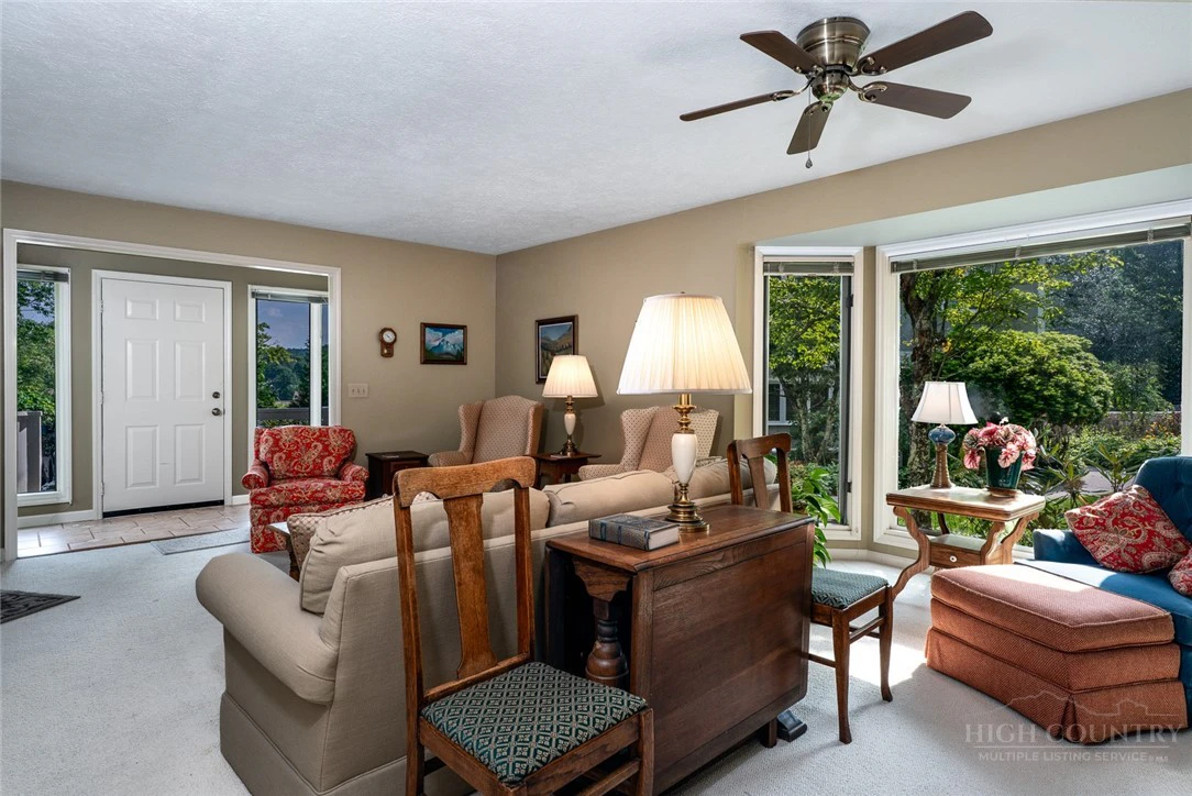 Image number 7 for the current listing