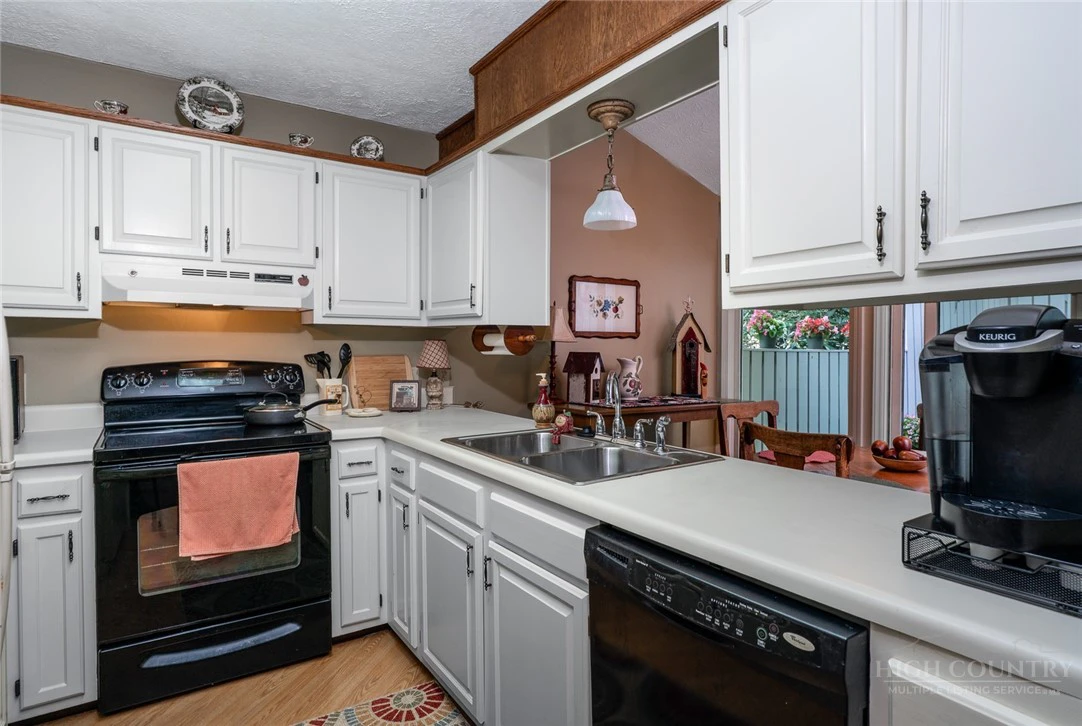 Image number 8 for the current listing