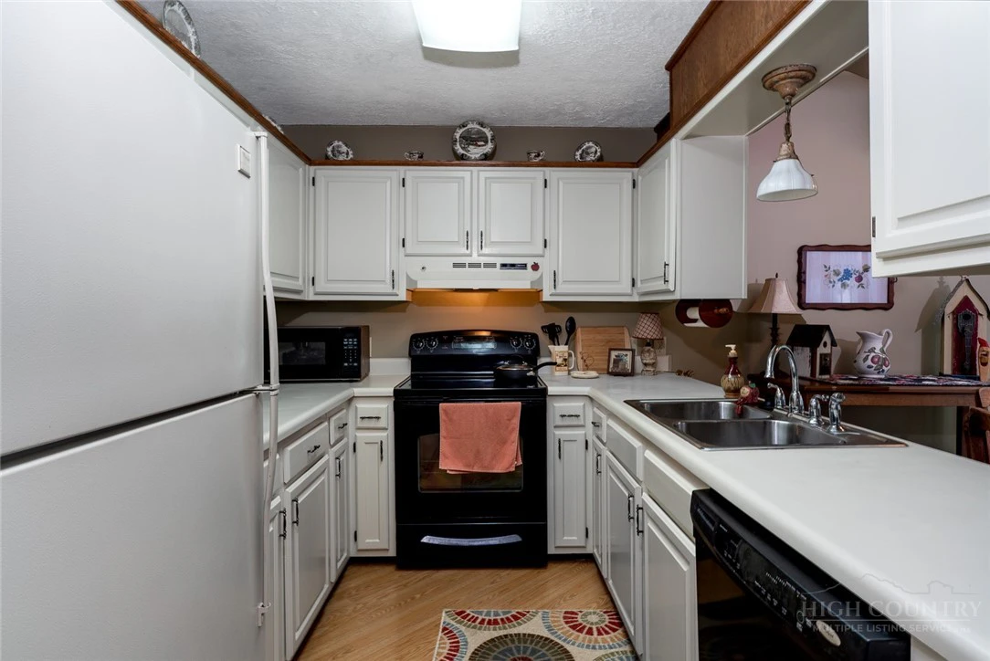 Image number 9 for the current listing