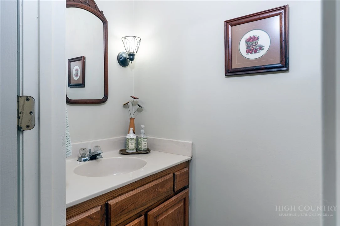 Image number 12 for the current listing