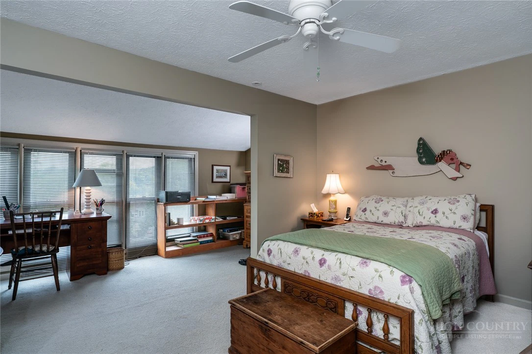Image number 13 for the current listing