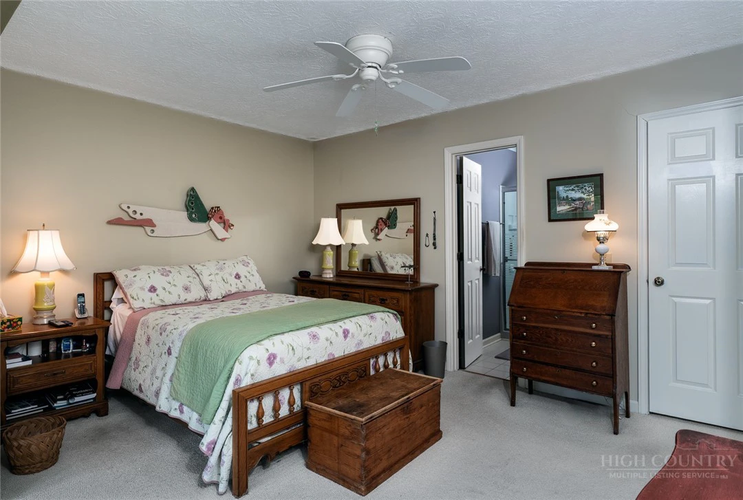 Image number 14 for the current listing